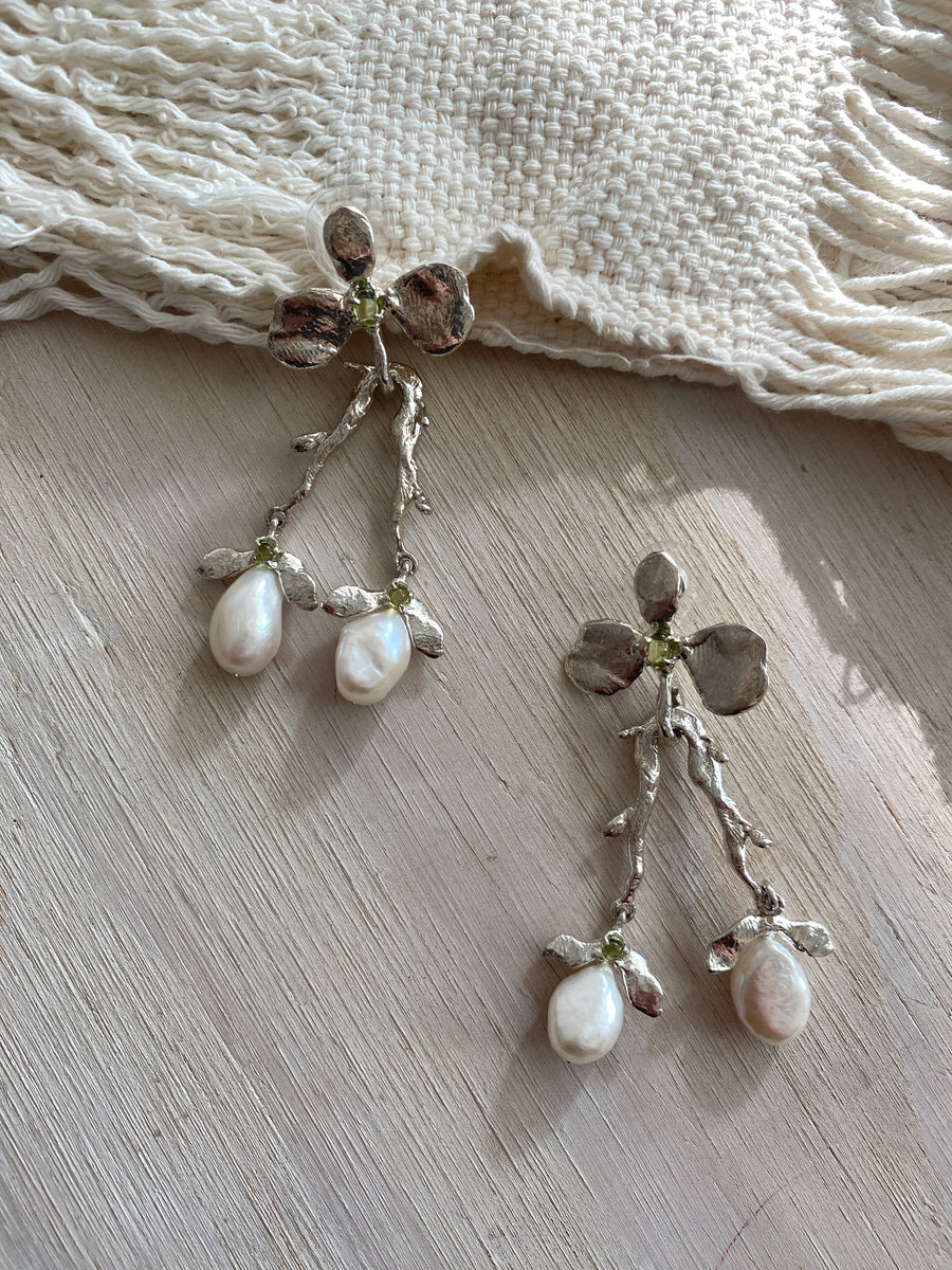 Ora-c - prickly trillium // silver earrings