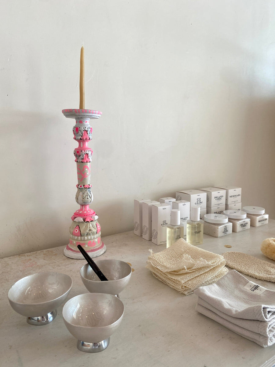 Wood candle holder in pink