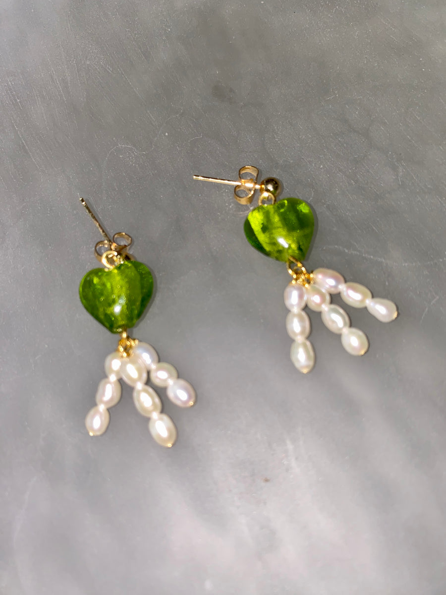 Glass heart earrings with freshwater pearls